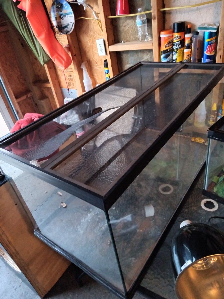 Fish Aquariums 20 Gallon And 50 Gallon $150