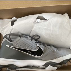 NIKE cleats alpha huarache 3 varsity low
