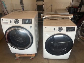 GE Washer & Gas Dryer White 4.8 cu ft