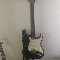Black Fender Squire 