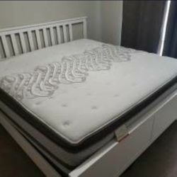 Clean King Size Sealy Posturpedic Luxury Mattress 