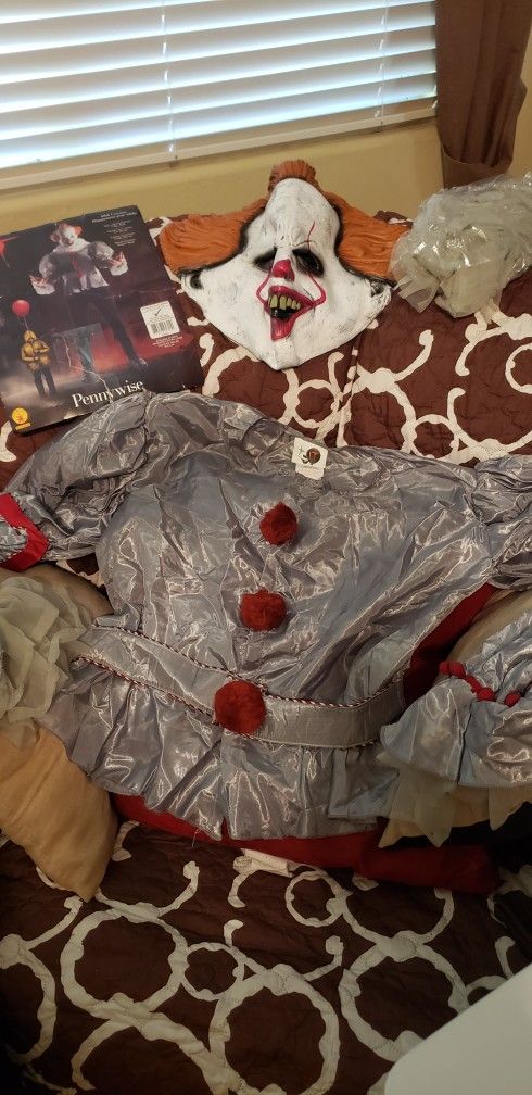 IT Adult Pennywise Deluxe Costume