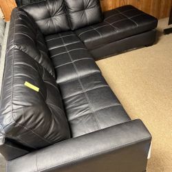 Very Nice Cozy sectional! 