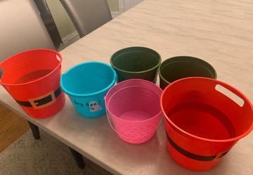 6 holiday buckets