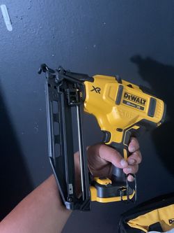 DeWalt 20V Max XR 16-Gauge Finish Nailer