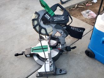 HITACHI  SAW  C 12FDH  LASER  Q2" BLADE 12" In    Exelect Condition  