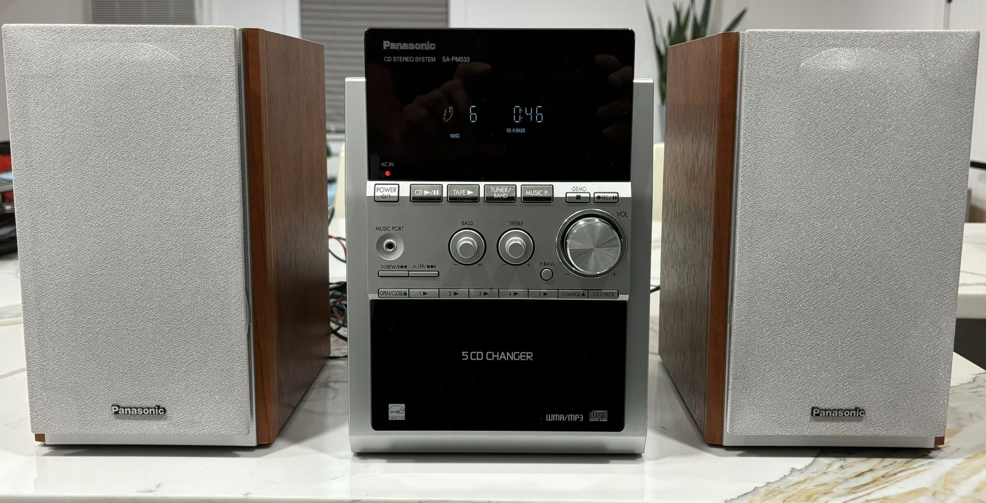 MODERN PANASONIC STEREO SYSTEM SILVER FM/AM, CASSETTE & CD PLAYER WOOD FRAMED SPEAKERS SA-PM533