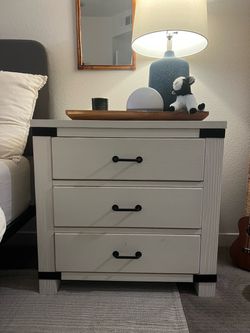 White 3-Drawer Dresser / Nightstand