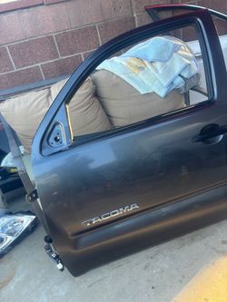 LEFT DRIVER SIDE FRONT DOOR 2015 TOYOTA TACOMA (DARK GRAY) CHARCOAL WITH HINGES.