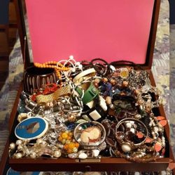 I Buy Costume Jewelry!