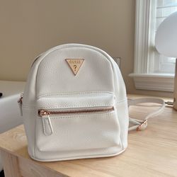 Guess White Backpack/Crossbody Bag With Rose Gold Color Metal