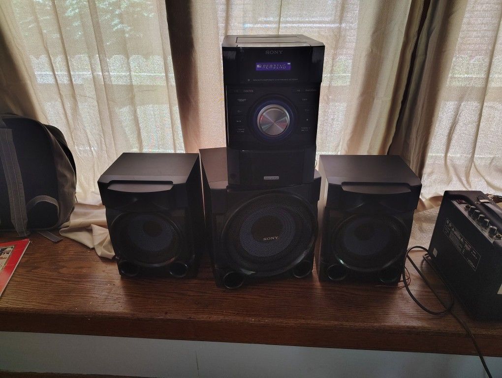 Sony CD Player With Subwoofer