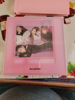 BLACKPINK Square Up 1st Mini Album w/ Rosé and Lisa Photocards - Black And Pink