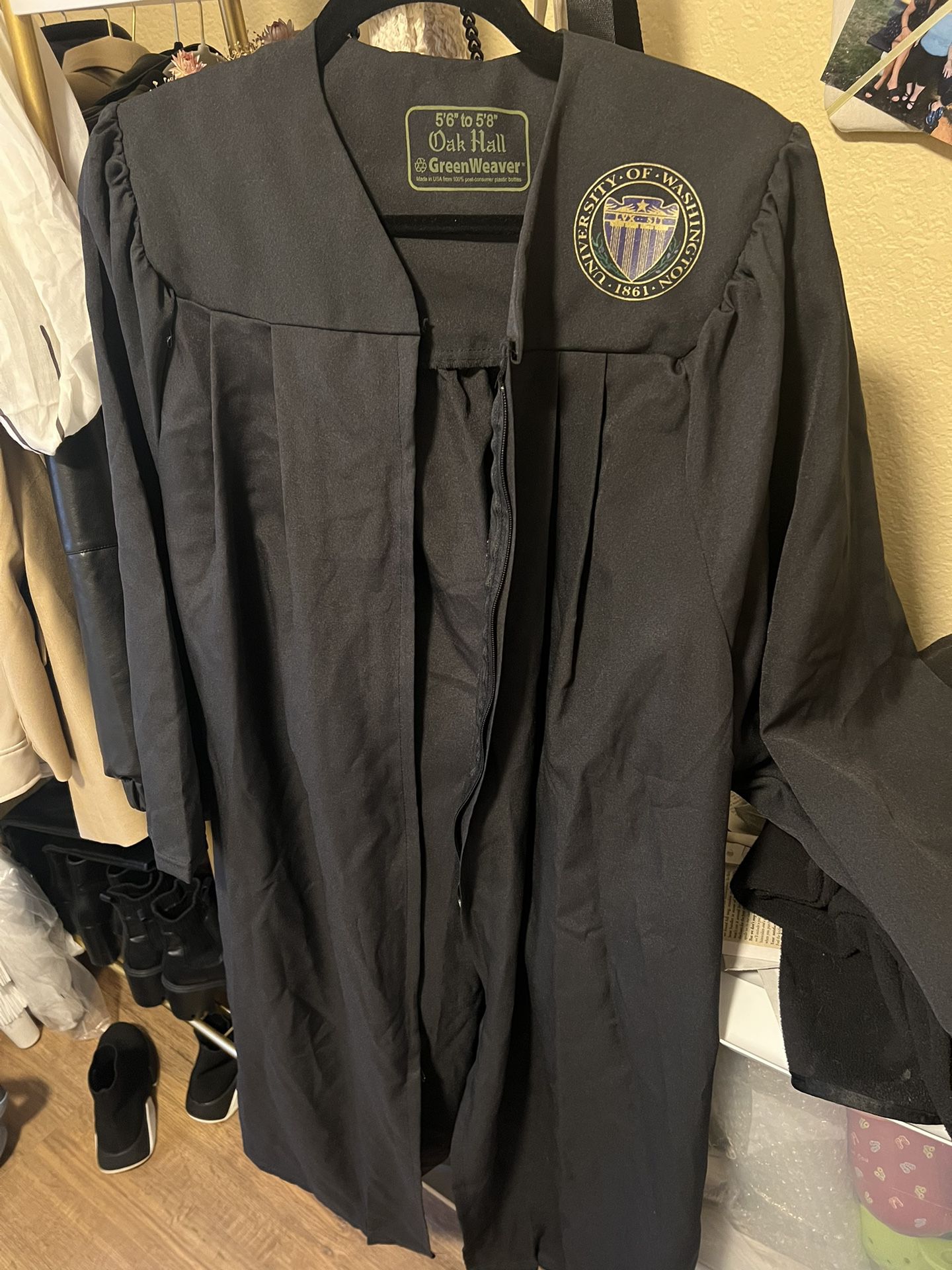University Of Washington Graduation Gown 
