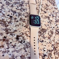 Apple Watch SE 2nd Gen 44mm 