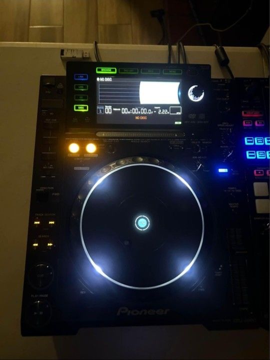 Pioneer-CDJ-2000