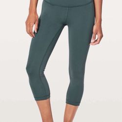 Lululemon Wunder Under High Rise Crop- Size 6
