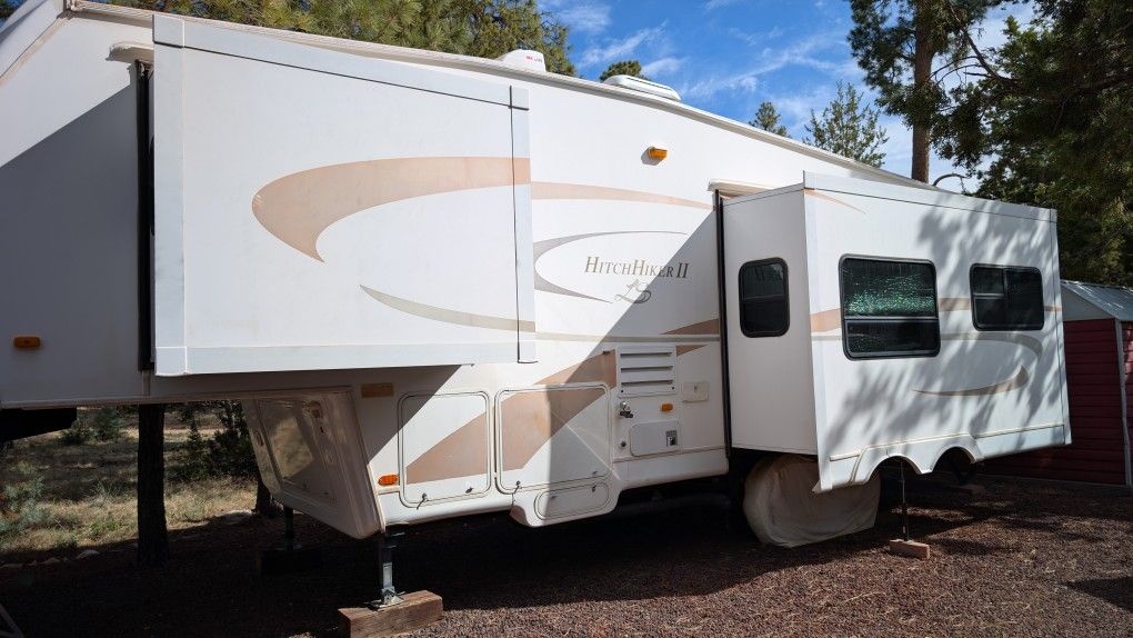 2007 Hitchhiker 5th Wheel For Sale