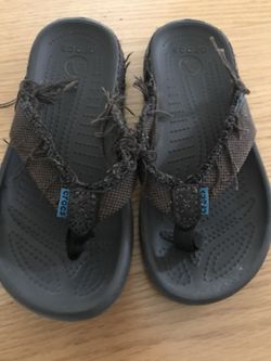 Boys size 2 crocs excellent condition