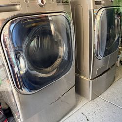 LG Front Load Washer & Dryer Set 