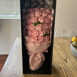 Forever Roses / Flower Arrangement