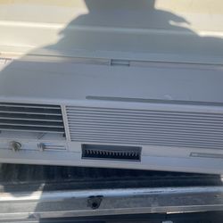 White Westing house Air Conditioning Good Condition $95. 