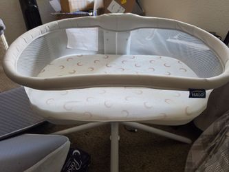 Halo Bassinest Bassinet with mattress and protectors
