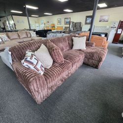 Sectional with Chaise 🚚WE DELIVER🚚