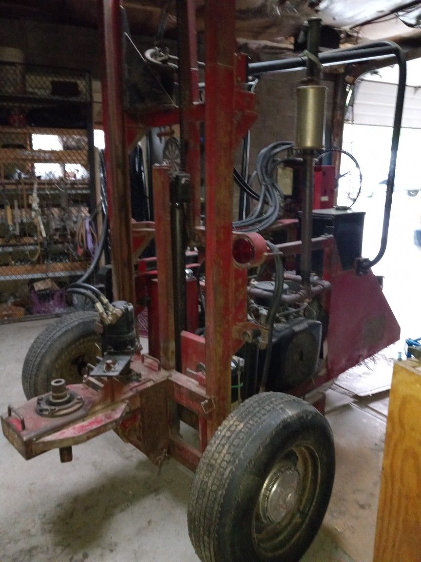 Hydromax. Post Hole  Diging Machine/forktruck