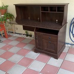 Free Desk . Can Pick It Up At Any Time