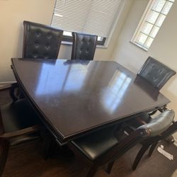  Dinning Table 