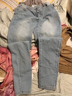 Fashion nova pants size 7 worn once and couldn’t fit them