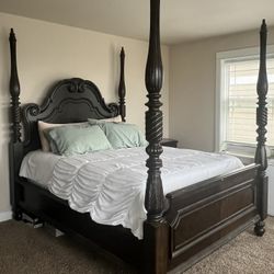 Beautiful Queen Bed Frame With 2 Nightstands $300