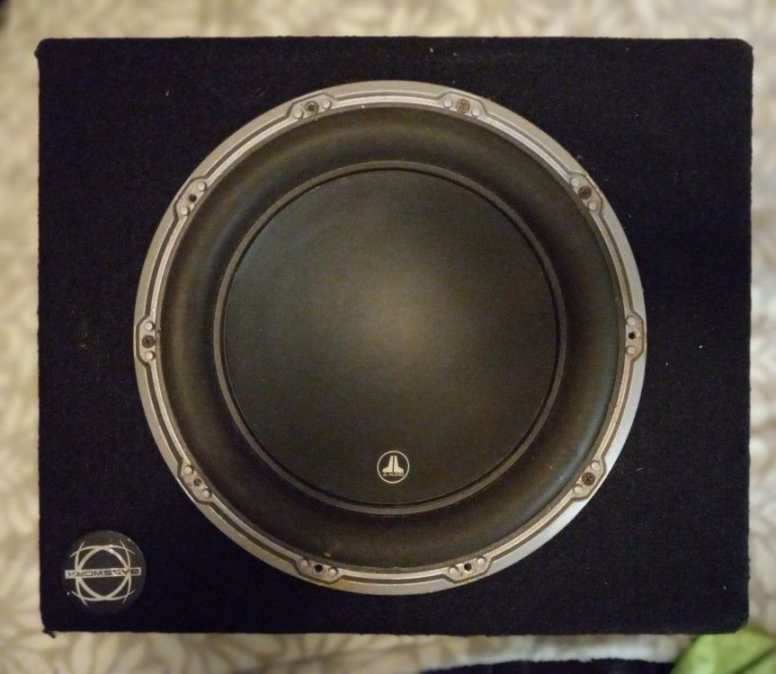 JL Audio 12W6v2 D4 12" Subwoofer With Sealed Box