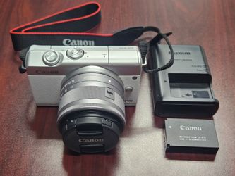 White Canon EOS M200 Mirrorless Camera with EF-M 15-45mm Lens - LIKE NEW