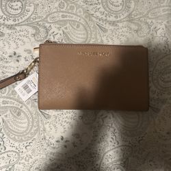 New Michael Kors Wristlet 