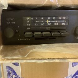 Ford AM/FM Radio - 1980’s
