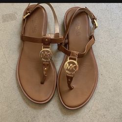 MICHAEL KORS LEATHER SANDLAS 