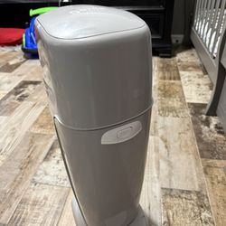 Genie Diaper Trash Can 