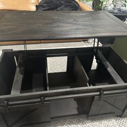Coffee Table - Missing Back Wheels