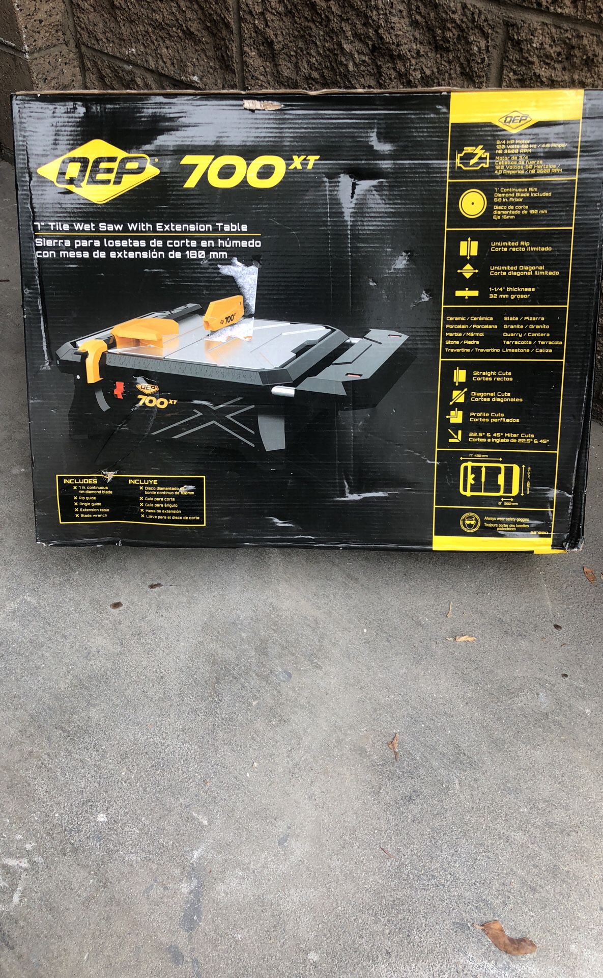 QEP 700XT Wet Tile Saw with Extension Table