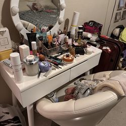 Vanity With Chair 