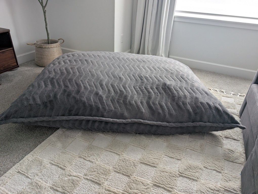 Lounge Pillow