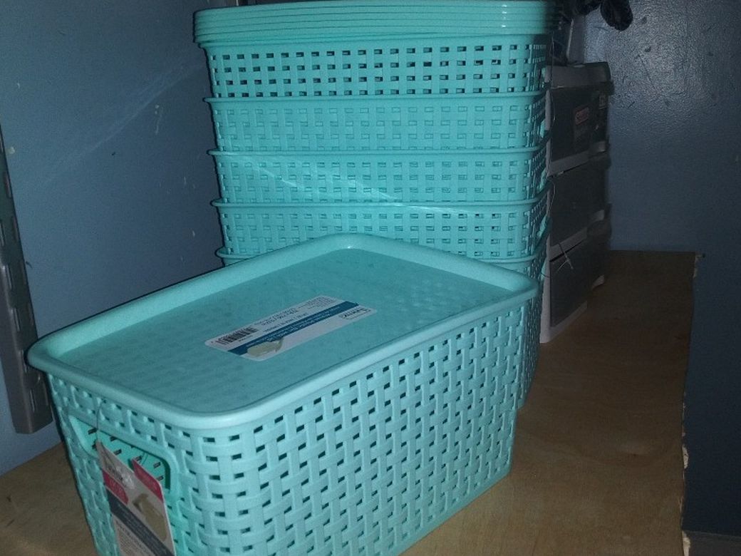 Wolven Plastic Bins With Lids