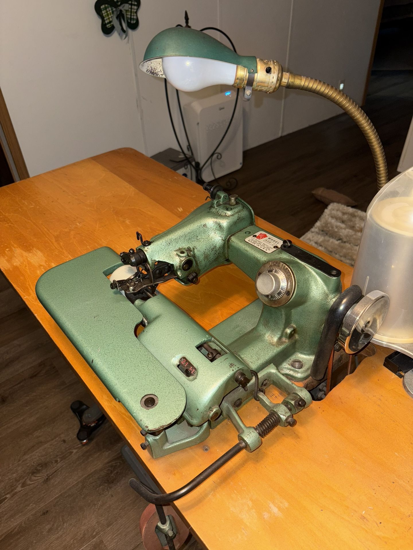 US Blind Stitch Machine Model B518-2