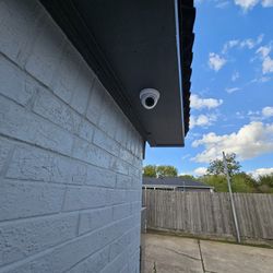 4 Surveillance Cameras Security Cameras With A 8 Channel Dvr , Hard Dirve, Materials, And Labor Is Included