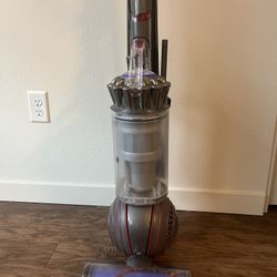 Dyson Animal 3 Vaccum