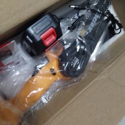 20 VOLT BATTERY POWERED CHAIN SAW. New