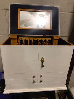 Jewelry box