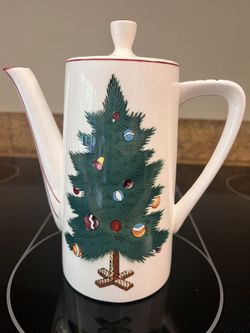 vintage Christmas Lifton  China collection coffee pot Christmas tree Holly leaves